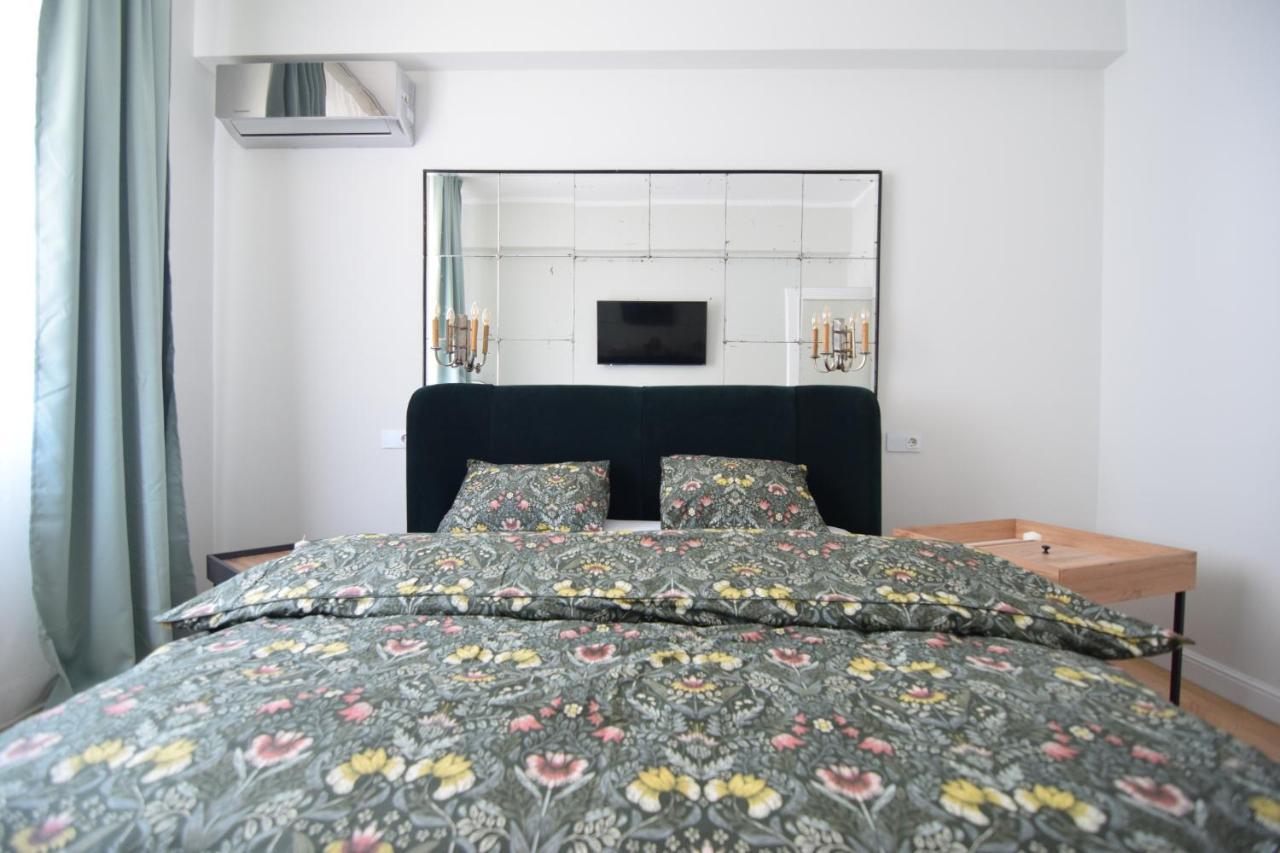 Beautiful Apartment In Old City Бухарест Екстер'єр фото