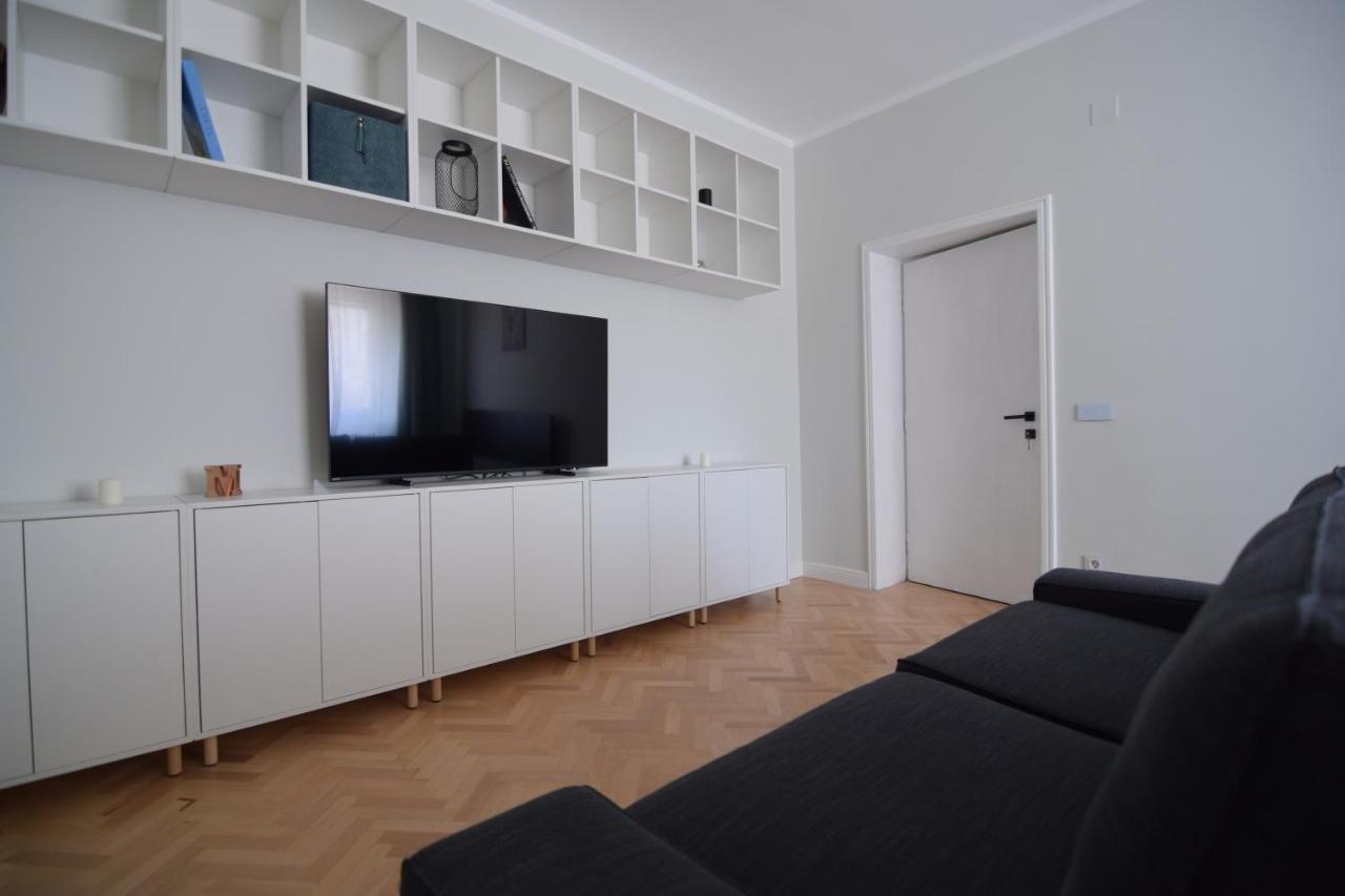 Beautiful Apartment In Old City Бухарест Екстер'єр фото