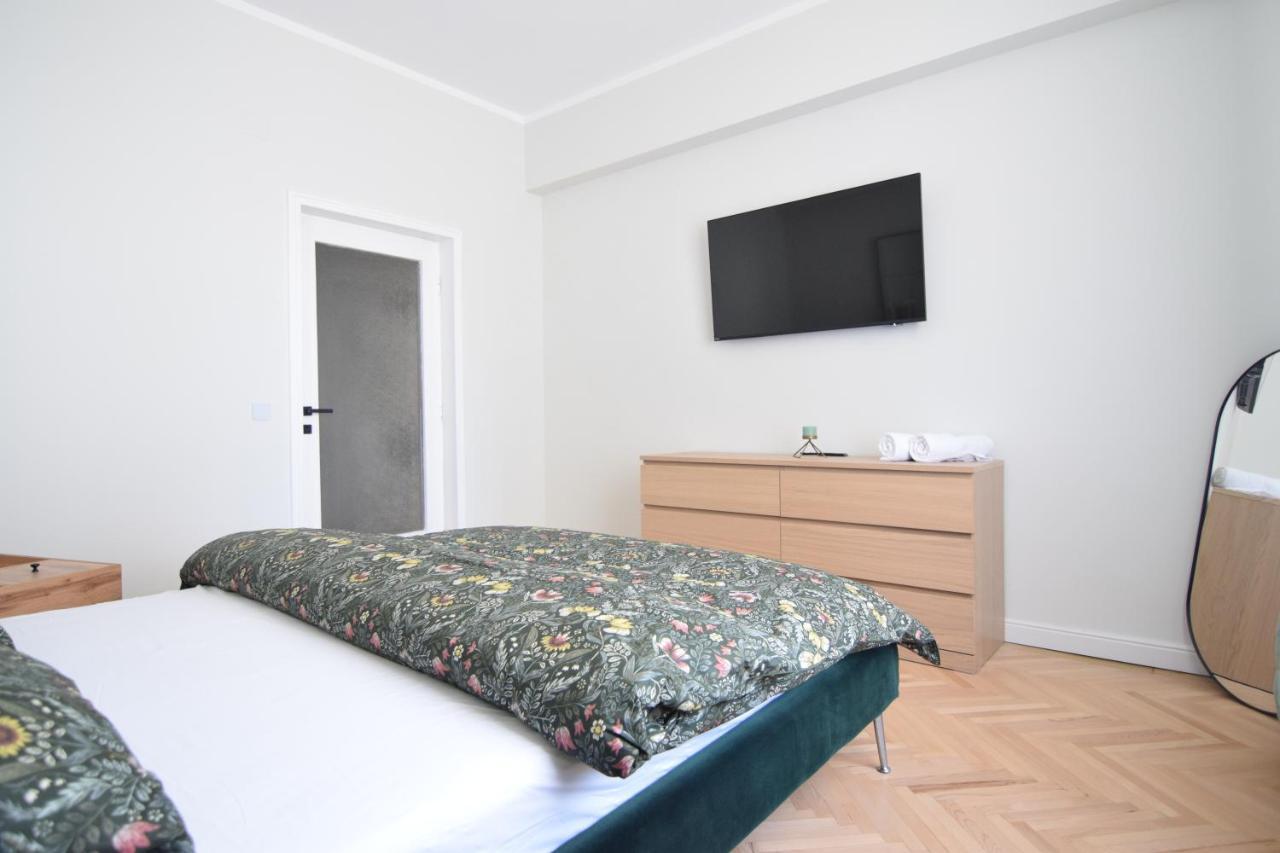 Beautiful Apartment In Old City Бухарест Екстер'єр фото