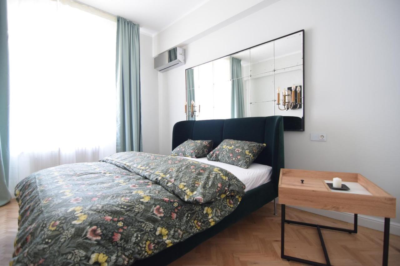 Beautiful Apartment In Old City Бухарест Екстер'єр фото
