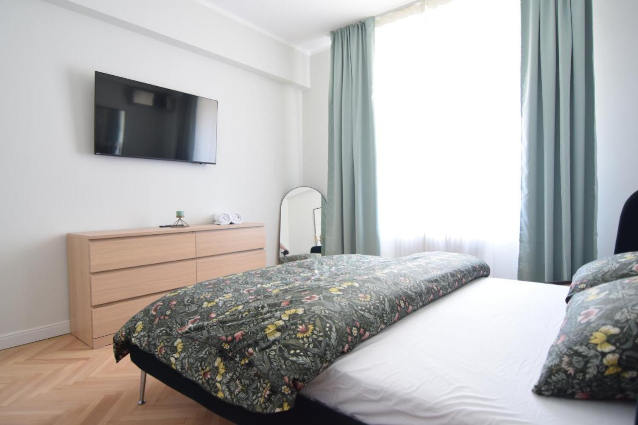 Beautiful Apartment In Old City Бухарест Екстер'єр фото